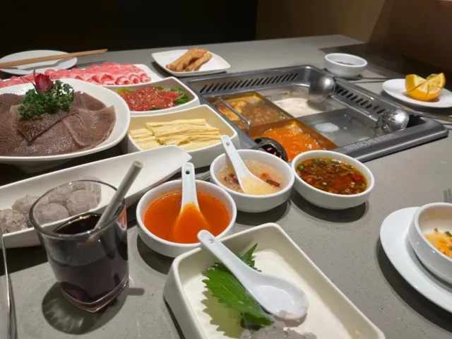 一起吃海底捞火锅🍲